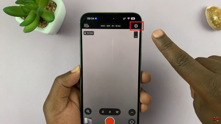 How To Switch Microphone In Final Cut Camera App On iPhone