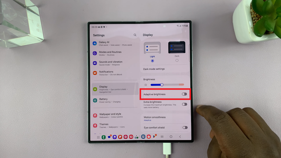 Enable/Disable Automatic Screen Brightness On Galaxy Z Fold 6