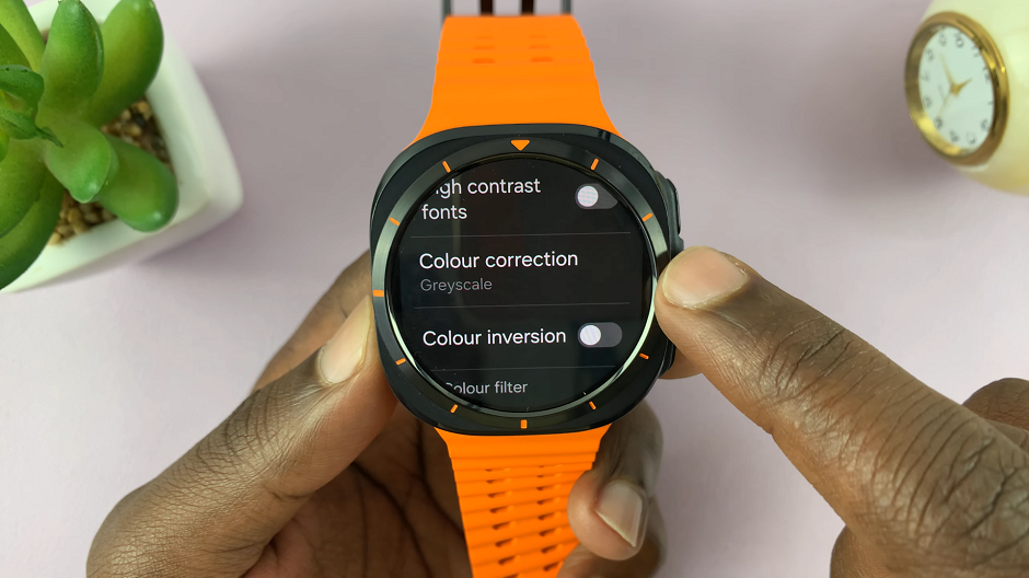 How To FIX Black and White Screen On Galaxy Watch Ultra