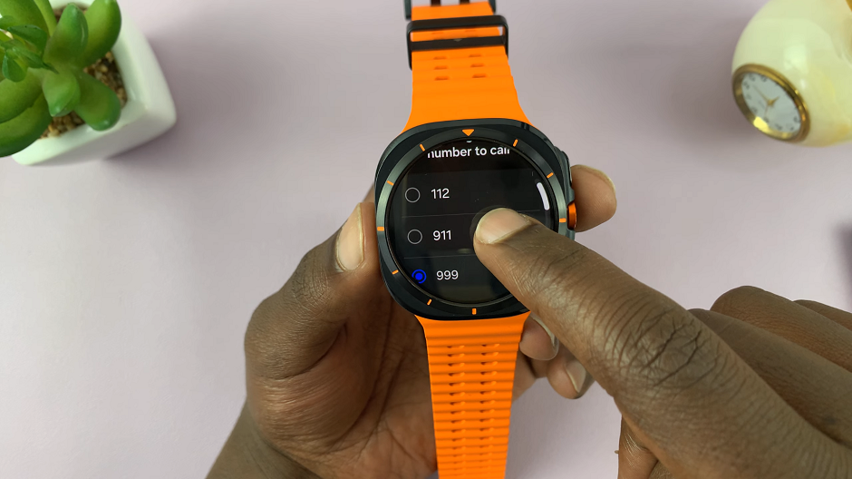 Default Emergency Phone Numbers On Galaxy Watch Ultra