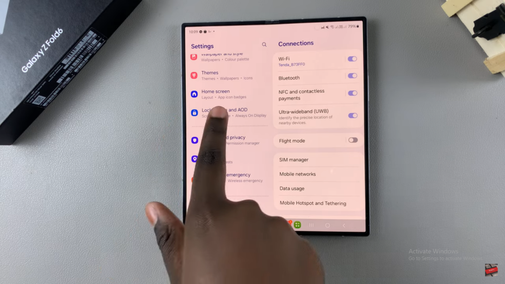 Show Music Information On Always ON Display Of Samsung Galaxy Z Fold 6