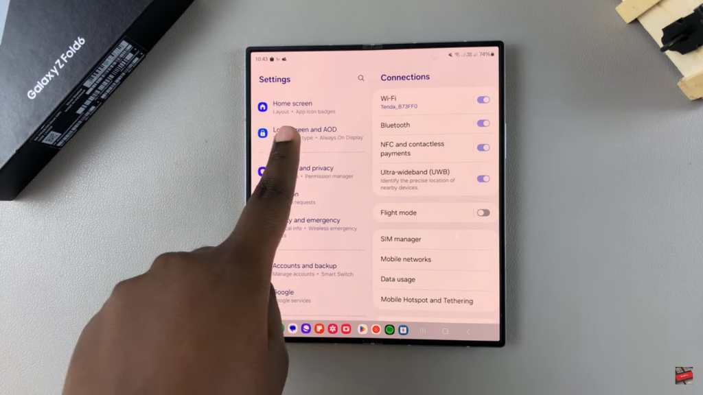 Add Analog Clock To Always ON Display Of Samsung Galaxy Z Fold 6