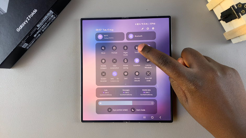 Torch Icon On Samsung Galaxy Z Fold 6