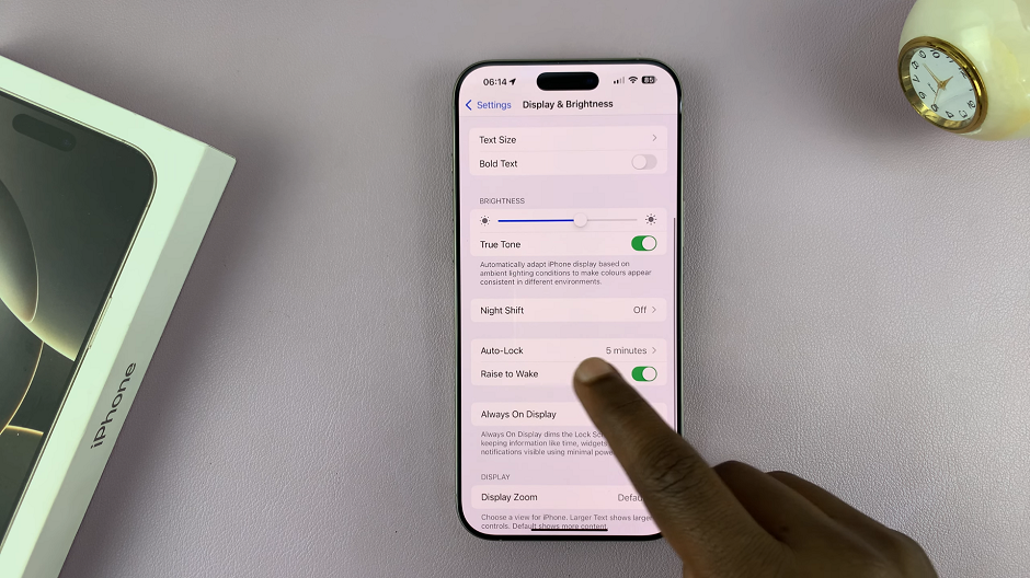 How To Make Display NEVER Sleep On iPhone 16 / 16 Pro