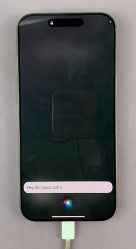 Reject Incoming Calls Using Siri On iPhone 16