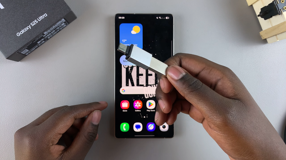 How To Connect USB Flash Drive To Galaxy S25
