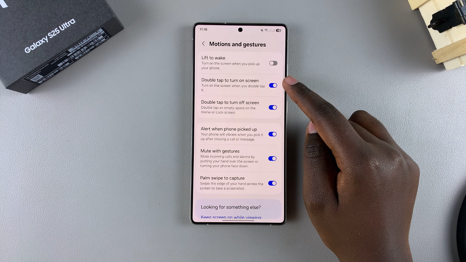 How To Enable 'Double Tap To Turn On Screen' On Galaxy S25