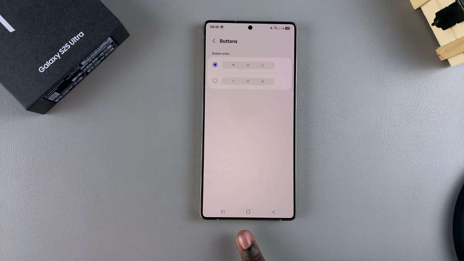 How To Switch Between Navigation Gestures & Buttons On Galaxy S25