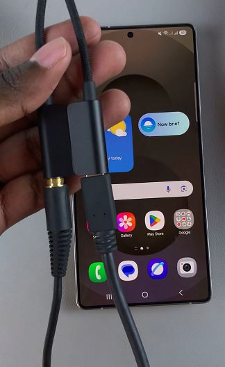 Connect 3.5mm Headphones To Galaxy S25