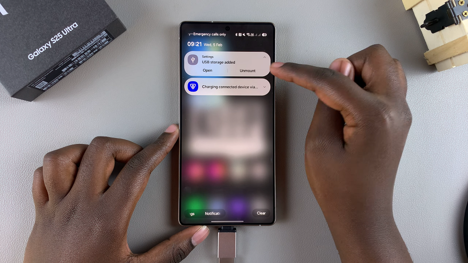 How To Eject USB Flash Drive From Galaxy S25