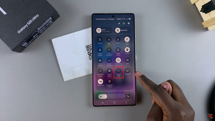 How To Scan QR Code With Samsung Galaxy S25 & S25 Ultra