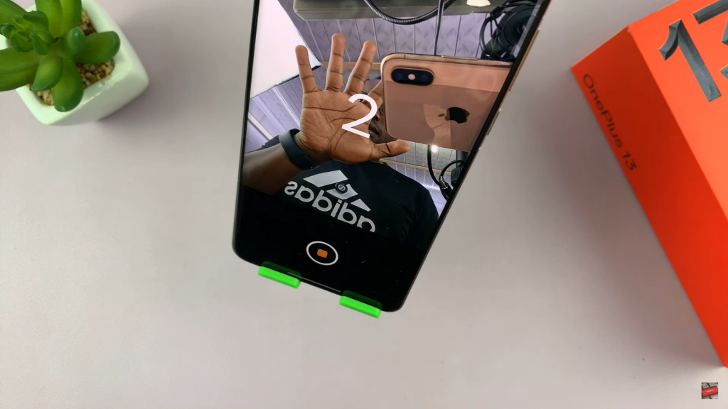 Take Selfies With Palm Gestures On OnePlus 13