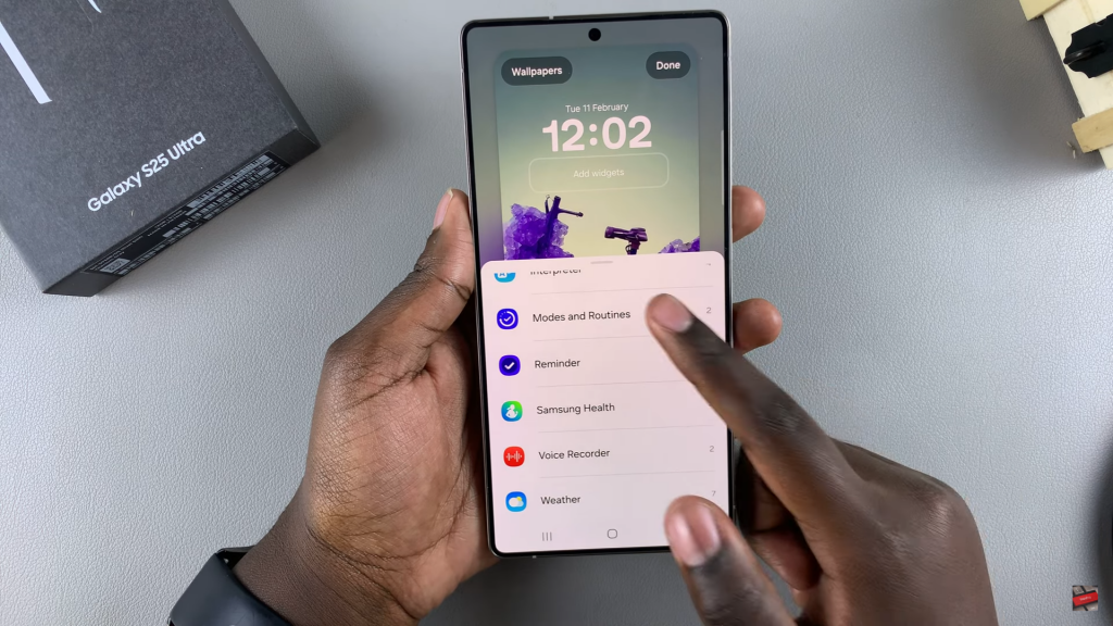 Add Widgets To Lock Screen Of Samsung Galaxy S25/S25 Ultra