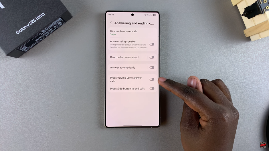 How To Answer & End Calls Using Physical Buttons On Samsung Galaxy S25 / S25 Ultra